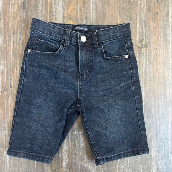 Calvin Klein Jeans Boys Dark-Wash Denim Shorts - Picture 1 of 9